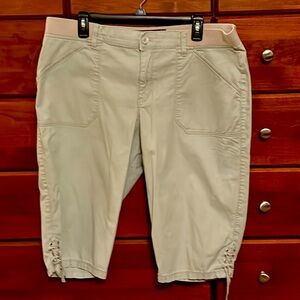 Gloria Vanderbilt capris